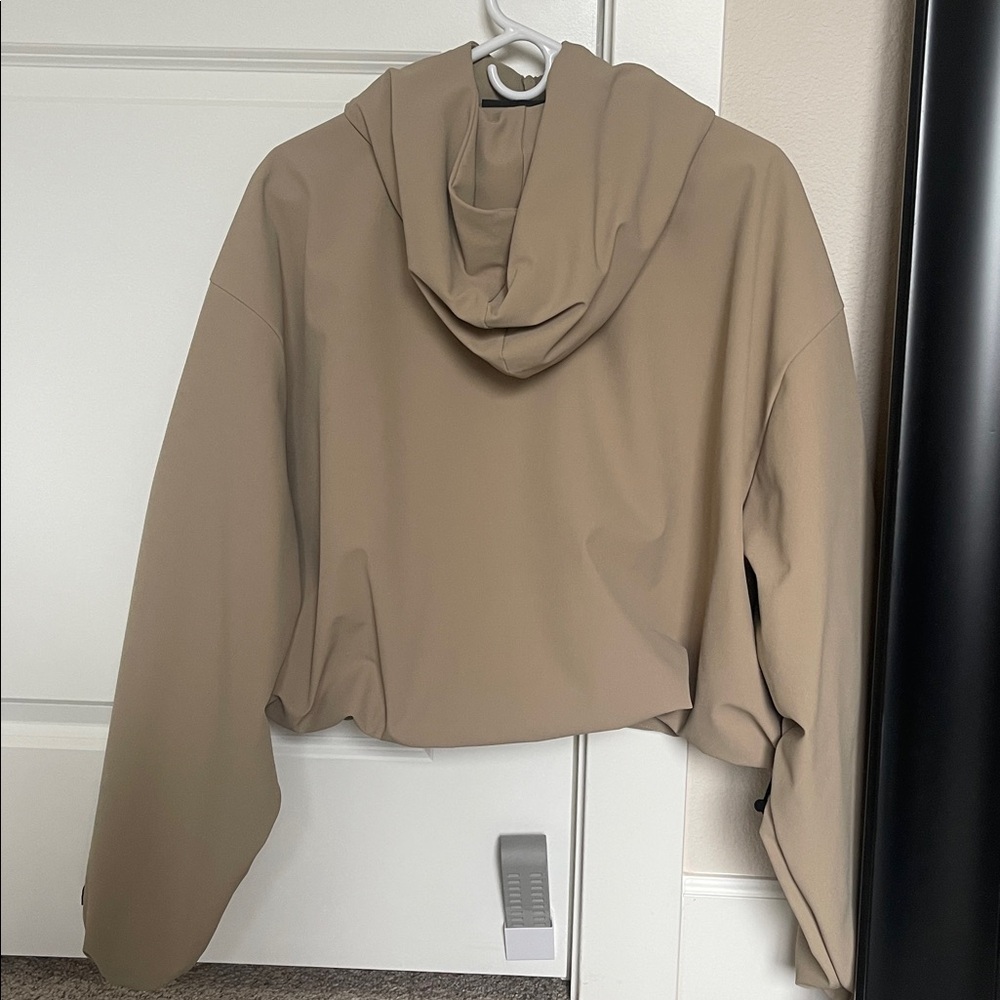 Fear of God Essentials hooded cropped anorak jacket, desert sand, xs - Picture 2 of 7
